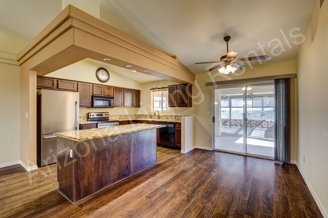 Building Photo - SOUTHSIDE HOME WITH LARGE FENCED BACKYARD