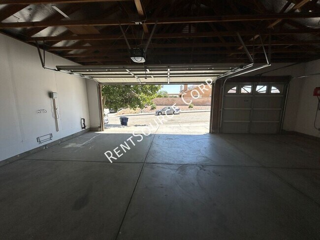 Building Photo - 39821 Sunstar St