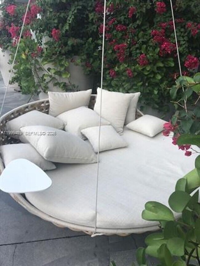 Building Photo - 1100 West Ave