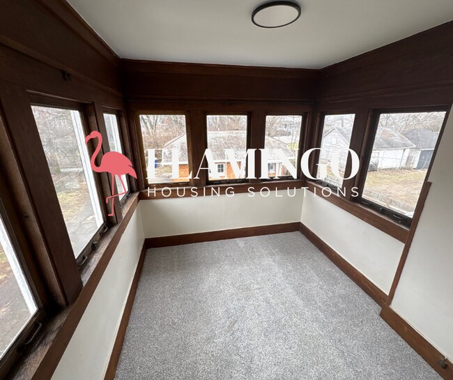 Building Photo - 2715 N Main St