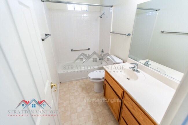 Building Photo - 10864 E Lindner Ave