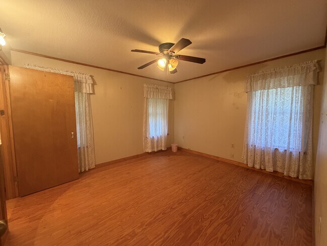 Building Photo - 11 Al Fox Cir