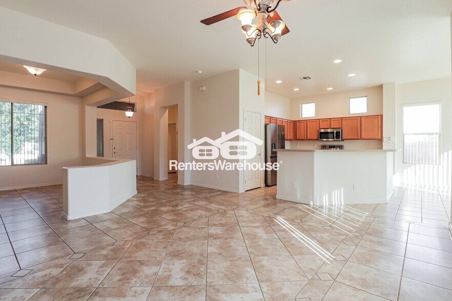 Building Photo - 41 W Camino Tierra Montana