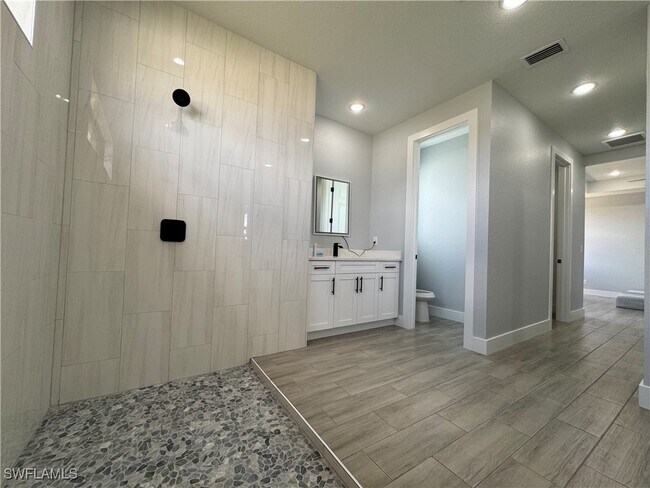 Building Photo - 2830 NW 46th Pl