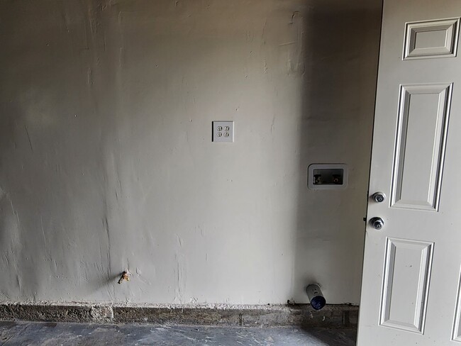 Building Photo - Charming 3-Bedroom Home Just 10 Minutes fr...