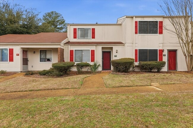 Building Photo - randon School District Home with access to a Lake, Walking Trails, and Pool