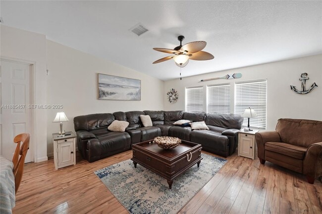 Building Photo - 945 Plantation Rd