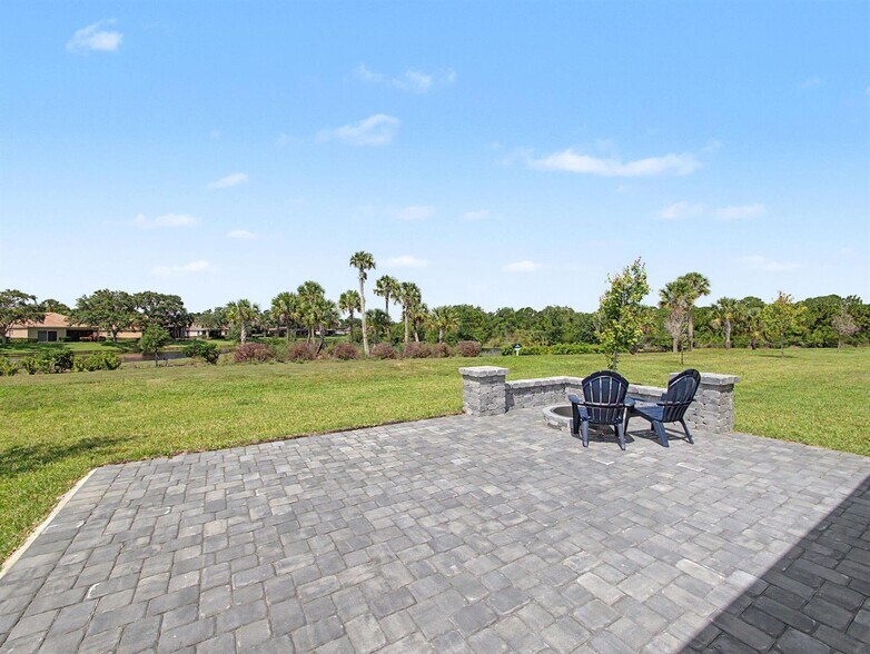 Building Photo - 9049 Dahlia Cir