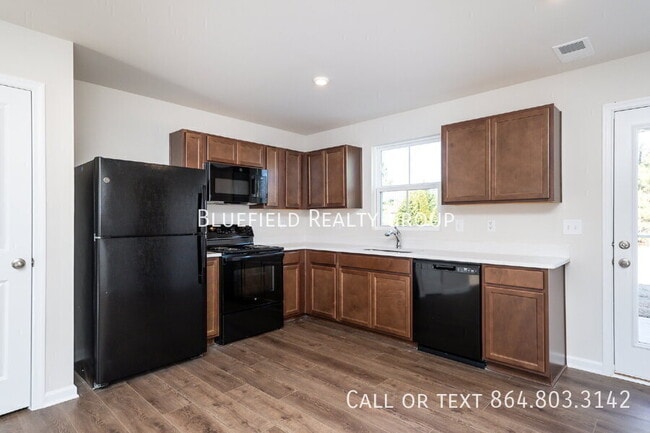 Building Photo - 886 Cranbrook Dr