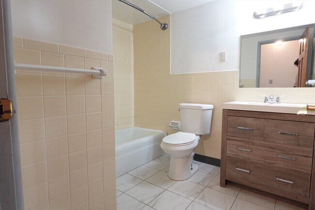 Building Photo - 37 Skyline Dr