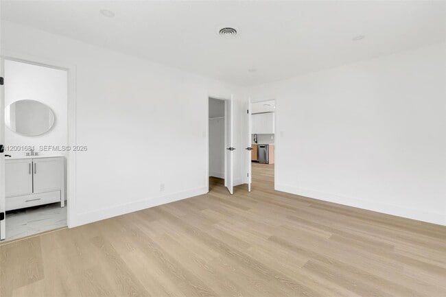 Building Photo - 1611 NE 50th Ct