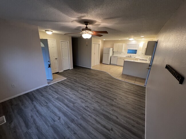 Building Photo - 515 Valley View Dr