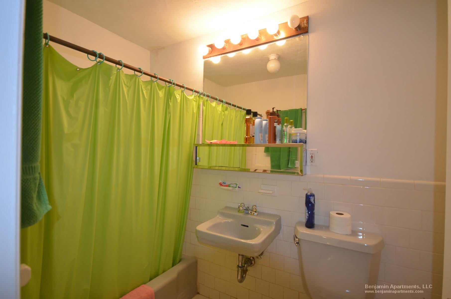 Building Photo - 50 Evergreen St