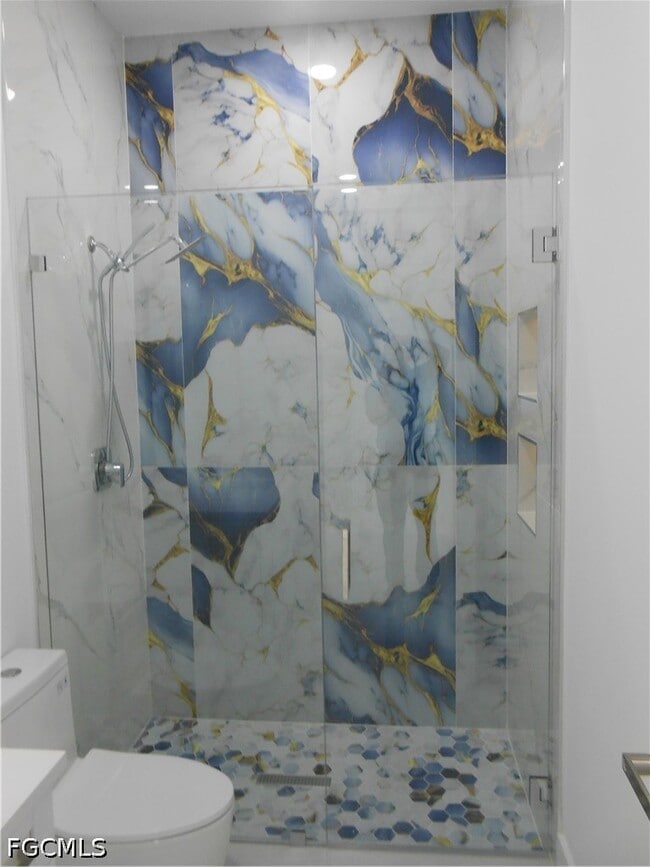 Building Photo - 320 Poplar St