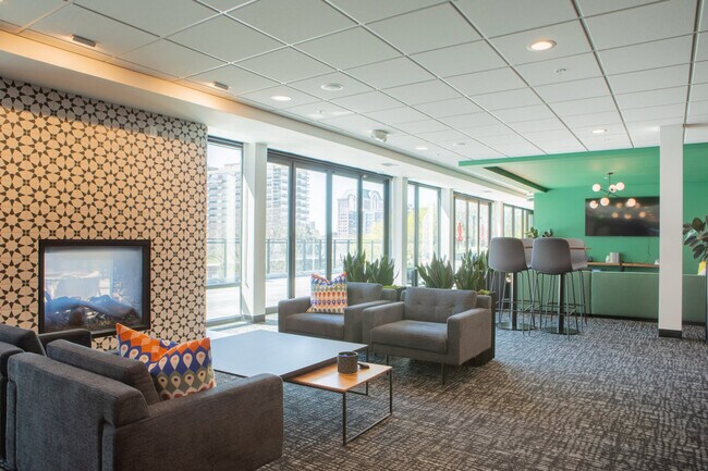 Building Photo - 1237 N Van Buren St