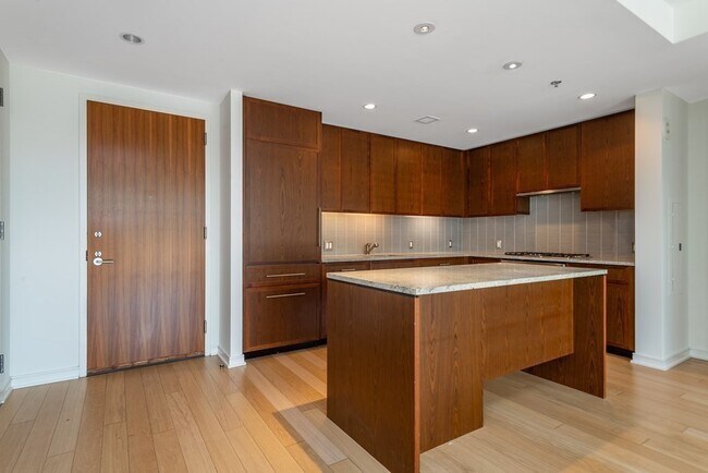 Building Photo - 580 Washington St