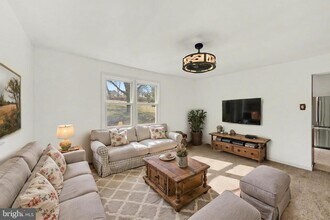 Building Photo - 939 Gravel Pike