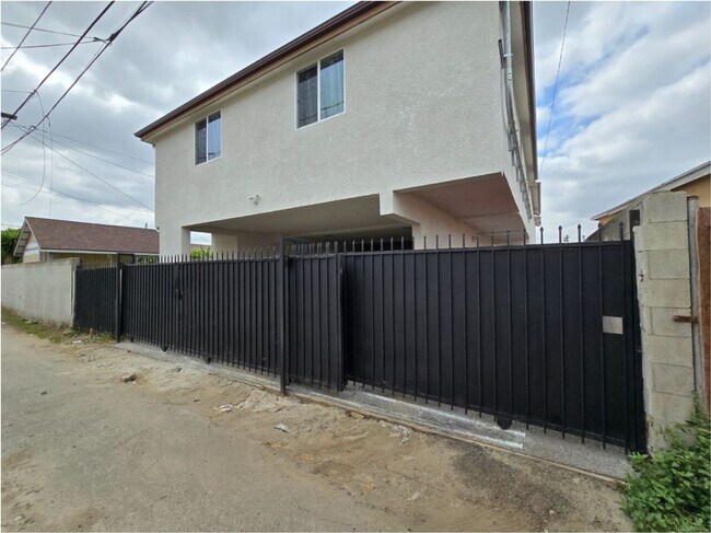 Building Photo - 71(439)