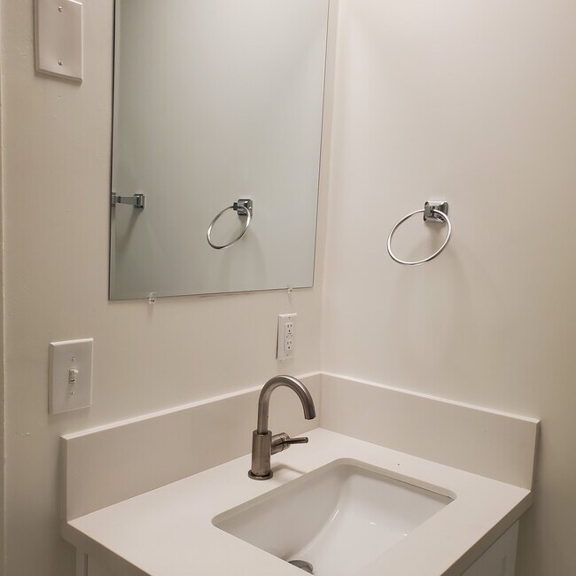 Building Photo - 2005 Ivar Ave