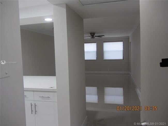 Building Photo - 8160 Geneva Ct