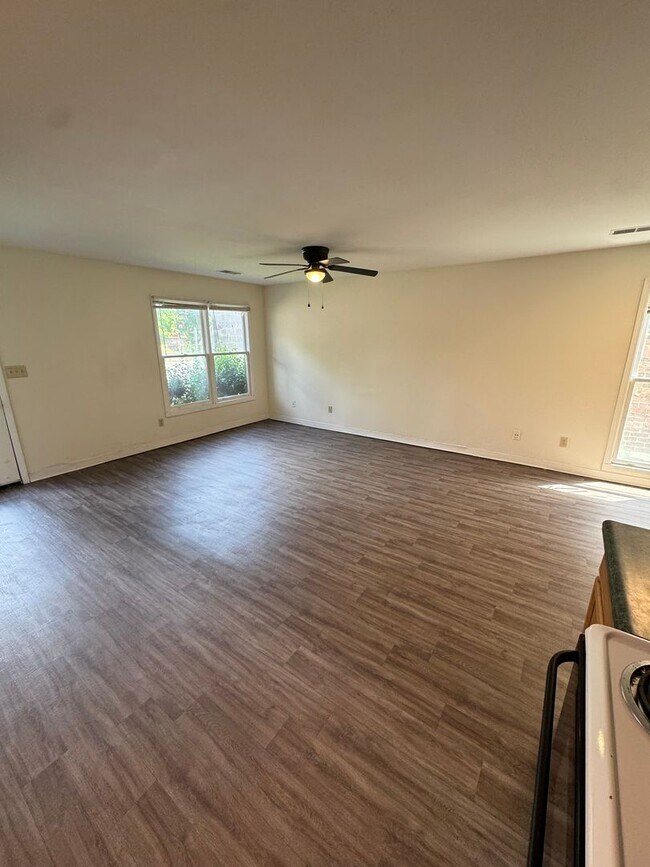 Building Photo - 3 Bedroom/1 Bath in Old Louisville