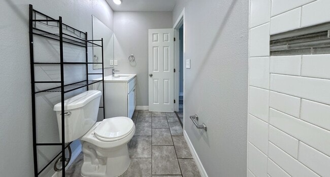 Building Photo - 3841 16th Ave S