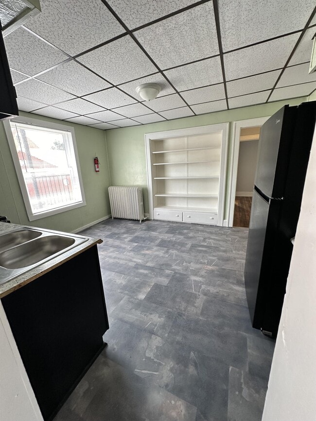Building Photo - 906 Gompers Ave