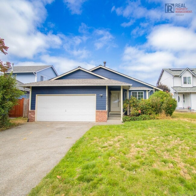 Primary Photo - Great 3 bedroom home available NOW Close T...