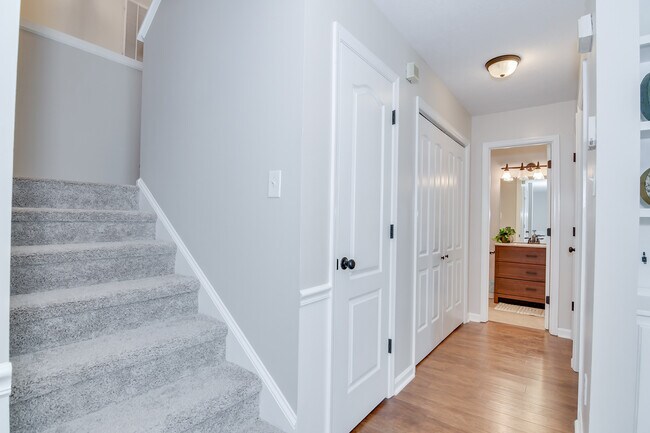 Building Photo - 2003 Helmsdale Ln