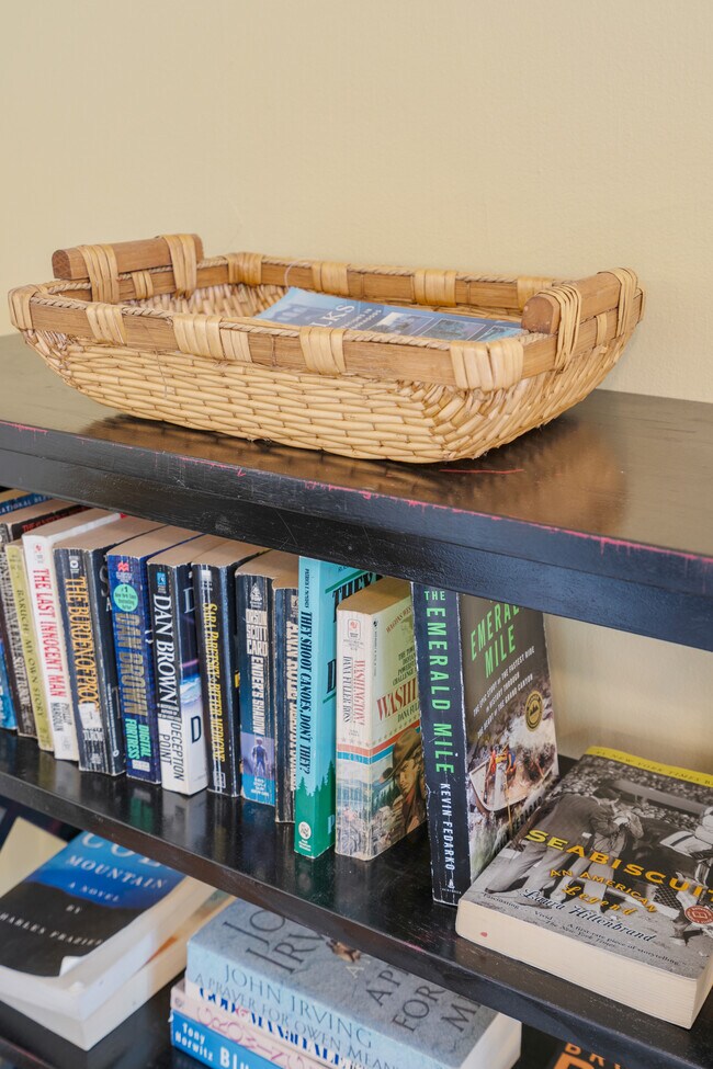 Building Photo - 6718 SW 36th Ave