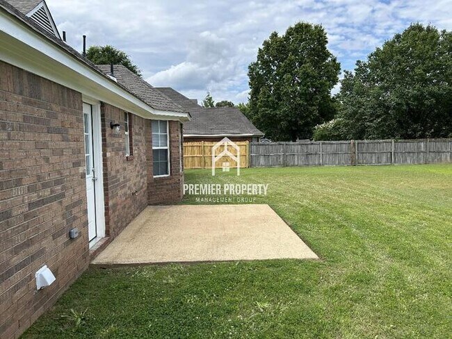 Building Photo - 6232 Ravenwood Lake Dr E