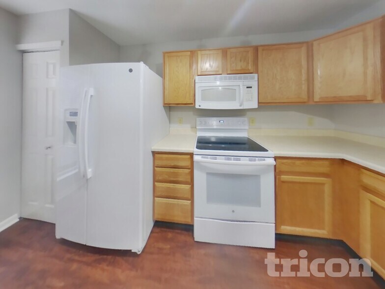 Building Photo - 7850 Harshaw Dr