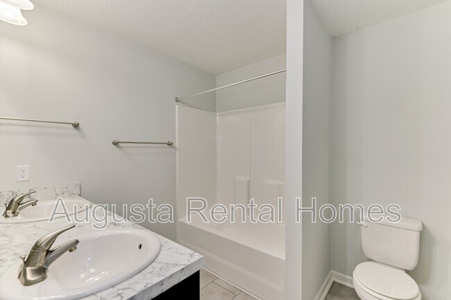 Building Photo - 2562 Inverness Dr