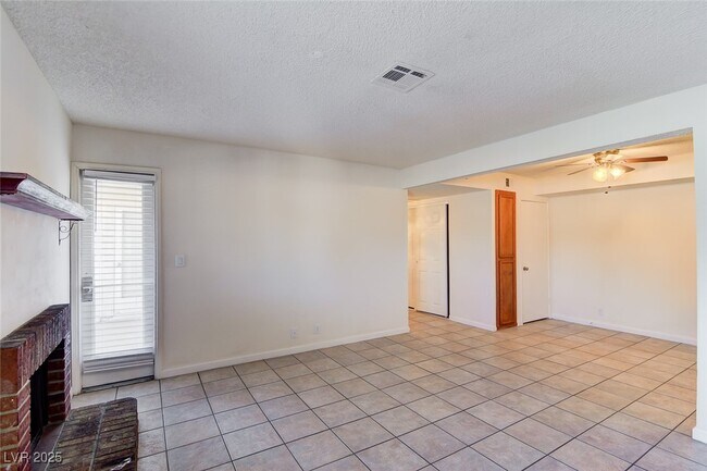 Building Photo - 1701 E Katie Ave