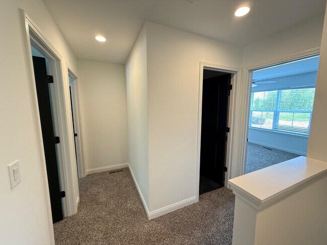 Building Photo - 2067 Aster Dr