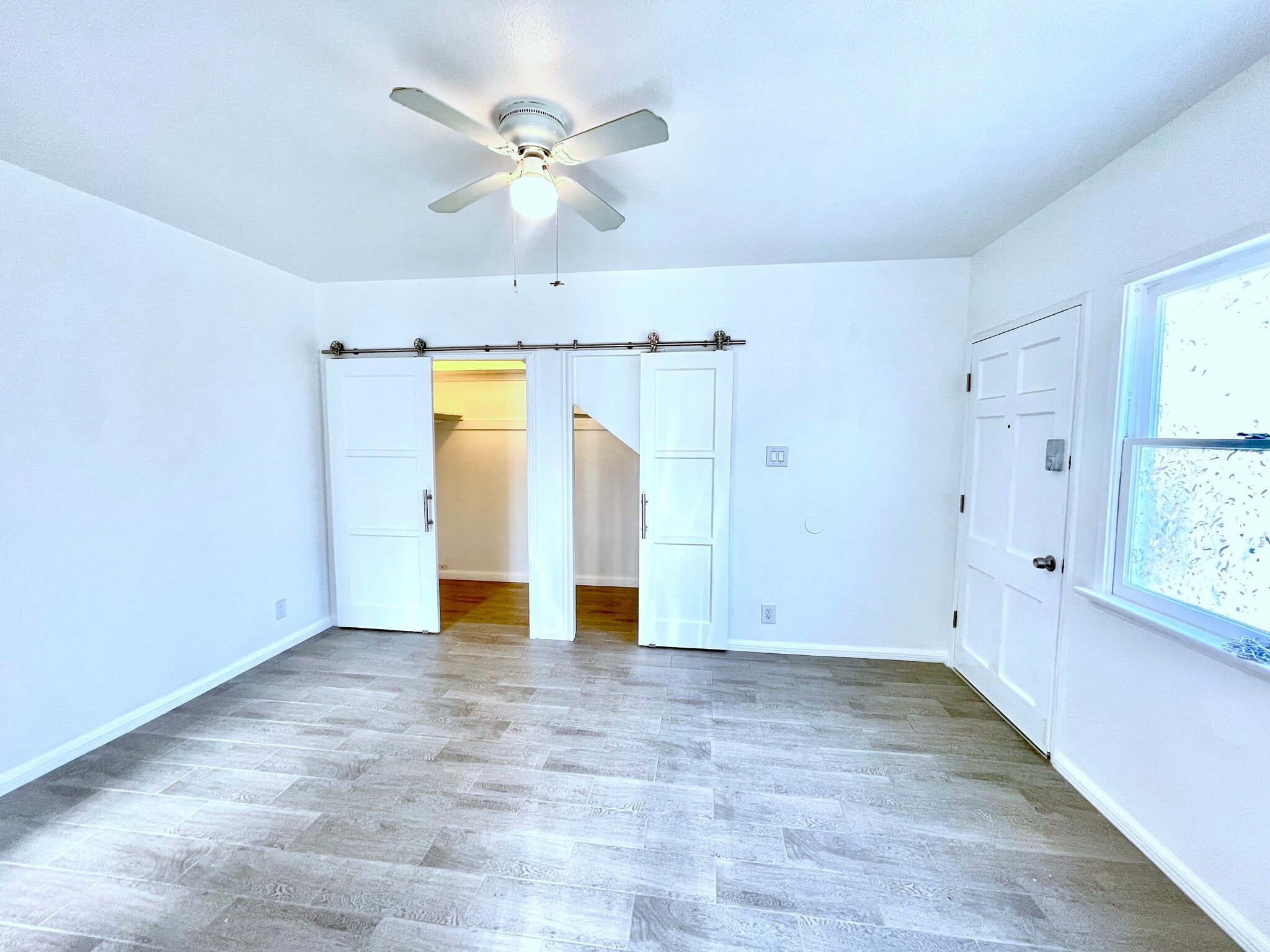 Living Area - 128 Elm Ave