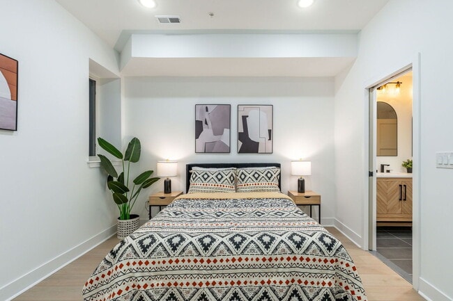 Building Photo - 609 S Orianna St