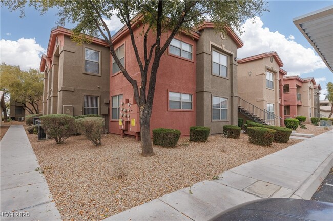 Building Photo - 8000 W Badura Ave