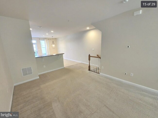 Building Photo - 3 Bedroom Beauty