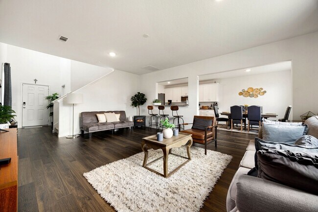 Building Photo - 25927 Chicory Dr