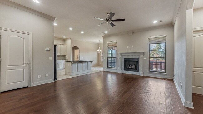 Building Photo - Sign a lease before March 31st and get 50% off one month’s rent, redeemable from the 2nd–12th month.