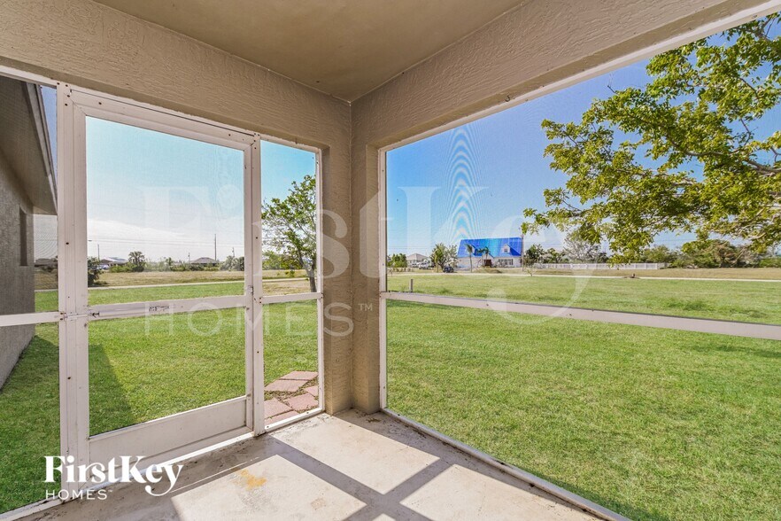 Building Photo - 904 NW 8th Pl