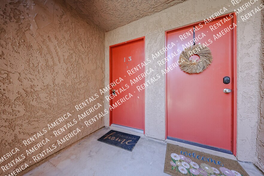 Building Photo - 5525 E Thomas Rd