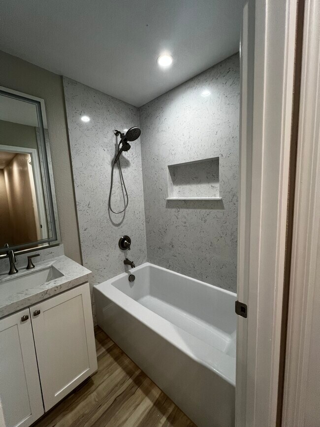 Building Photo - 436 E Center St