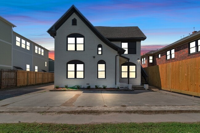 Building Photo - 1812 Wheeler Ave