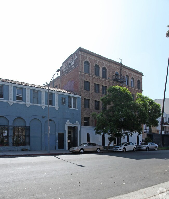 Building Photo - 304 S Manhattan Pl