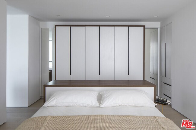 Building Photo - 2635 Hargrave Dr