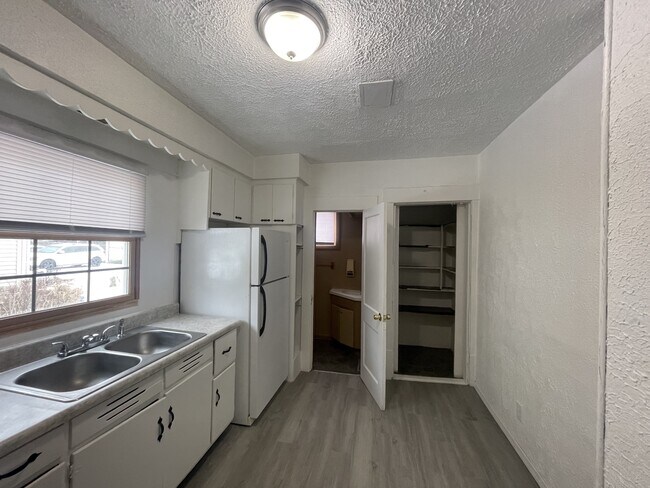 Building Photo - 944 Baughman St