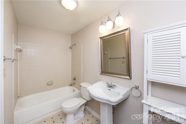 Building Photo - 2518 Cranbrook Ln