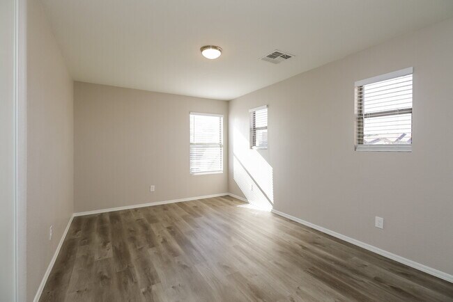 Building Photo - 8453 E Keats Ave